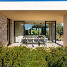 4 bedroom villa with infinity pool and sea views near Noto, Sicily, sleeps 8